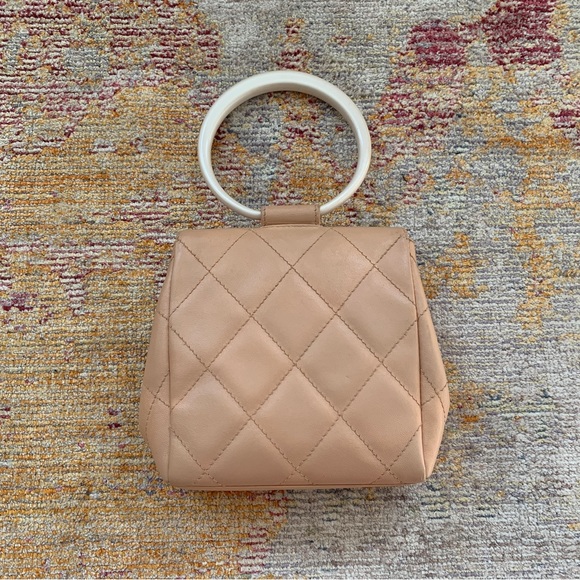 Chanel tan iridescent mini leather lucite ring handle bag - Picture 2 of 14